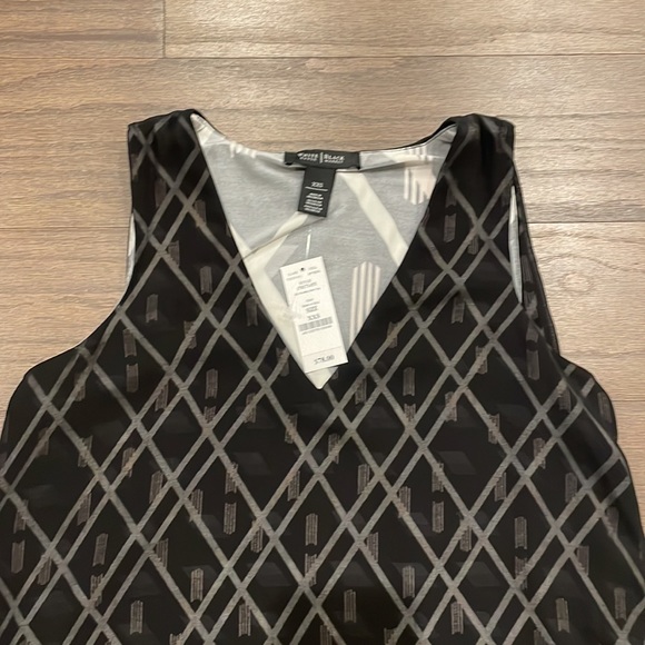 NWT White House Black Market Split Back Shell - Size XXS - Picture 4 of 8